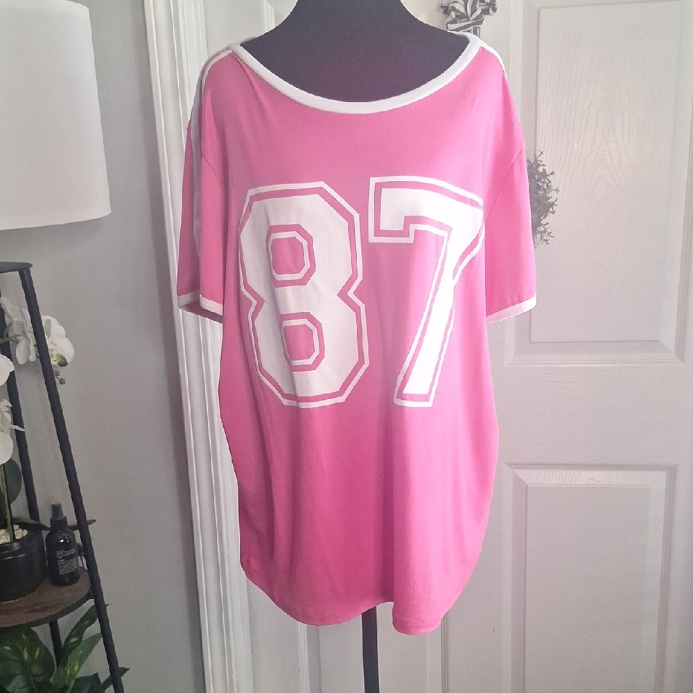 Free Kisses Pink Short Sleeve Tee